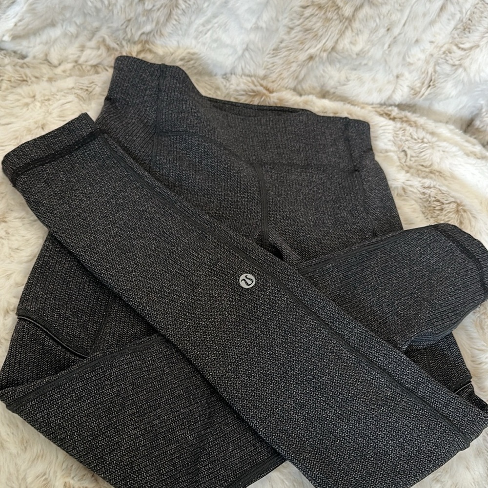 Lululemon 🍋 heather gray leggings size 4